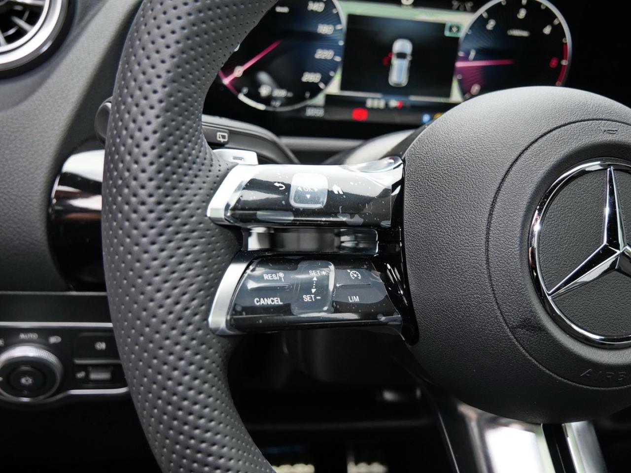 Mercedes-Benz GLA 220 d 4MATIC AMG Night Panorama 360° AHK