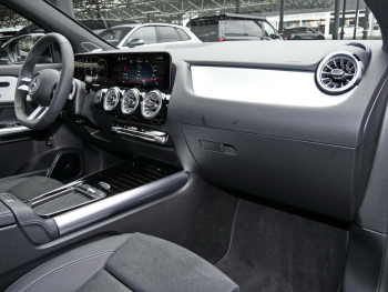 Mercedes-Benz GLA 220 d 4MATIC AMG Night Panorama 360° AHK