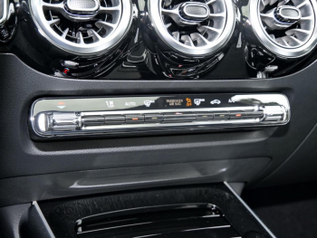 Mercedes-Benz GLA 220 d 4MATIC AMG Night Panorama 360° AHK