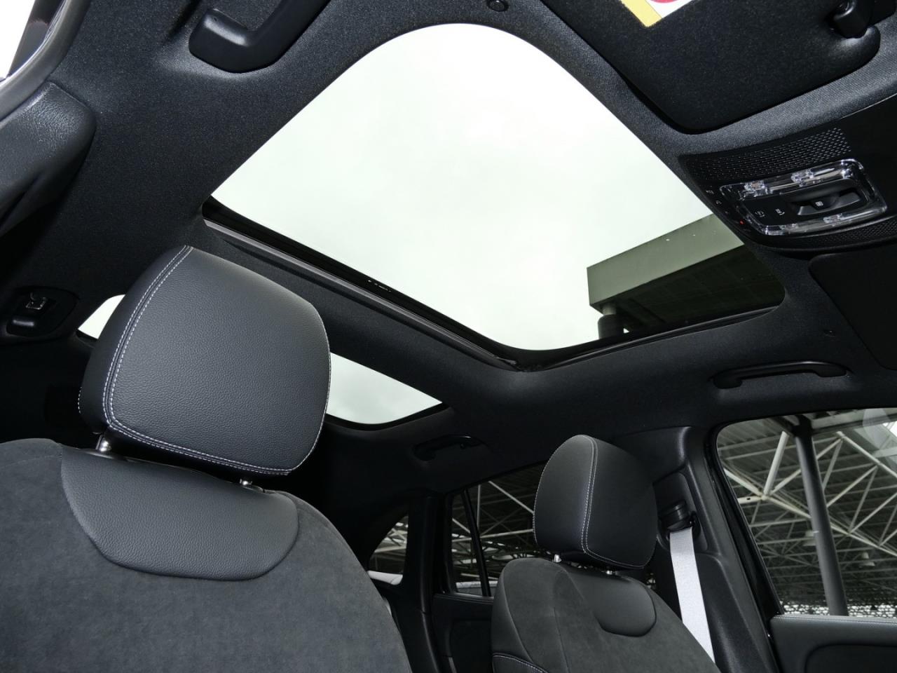 Mercedes-Benz GLA 220 d 4MATIC AMG Night Panorama 360° AHK