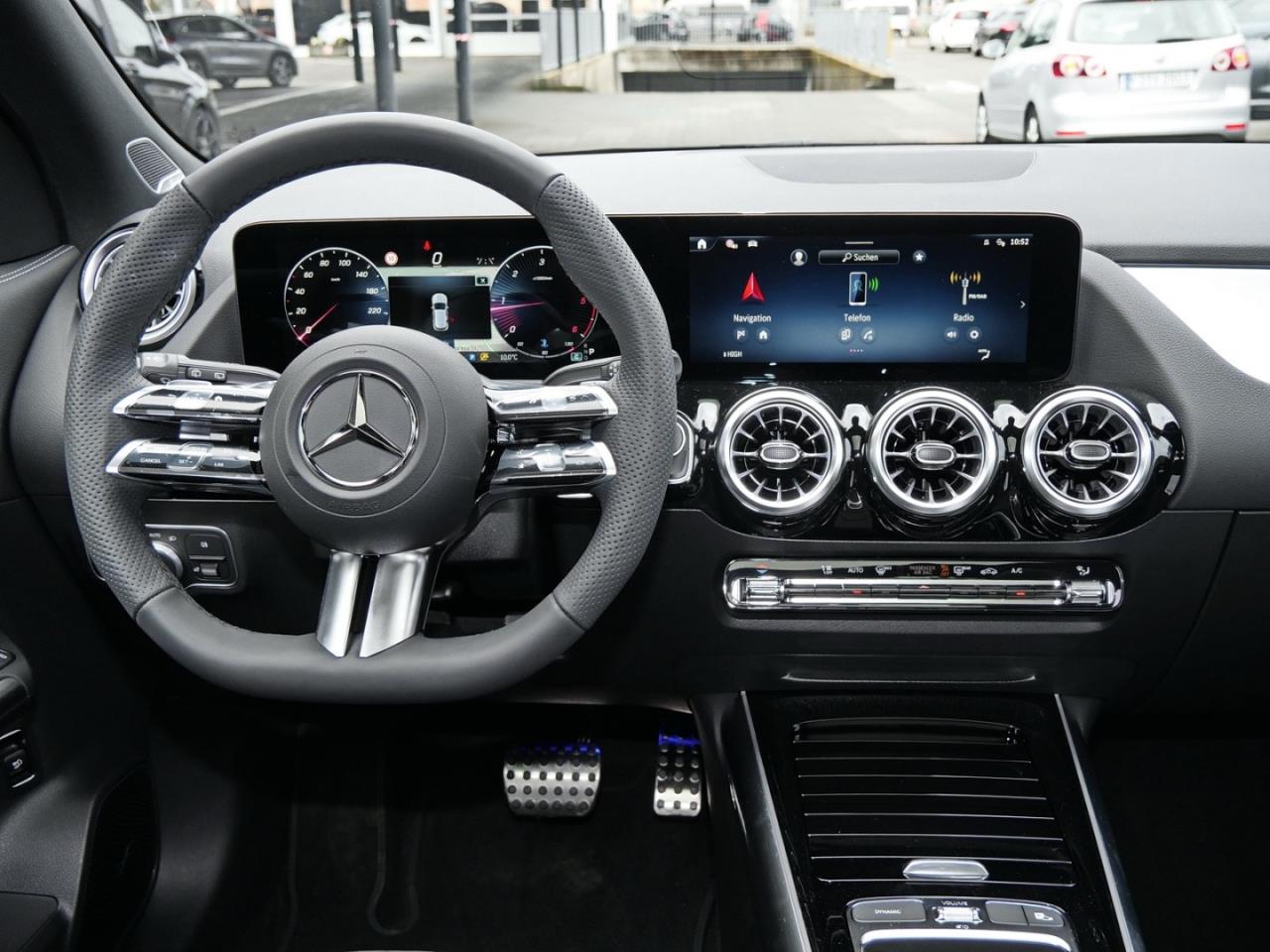 Mercedes-Benz GLA 220 d 4MATIC AMG Night Panorama 360° AHK