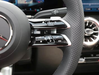 Mercedes-Benz GLA 220 d 4MATIC AMG Night Panorama Kamera AHK