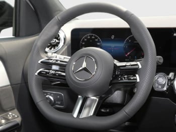Mercedes-Benz GLA 220 d 4MATIC AMG Night Panorama Kamera AHK