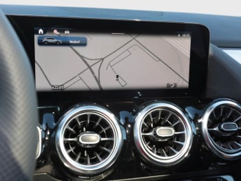 Mercedes-Benz GLA 220 d 4MATIC AMG MBUX Navi Panorama AHK 360°