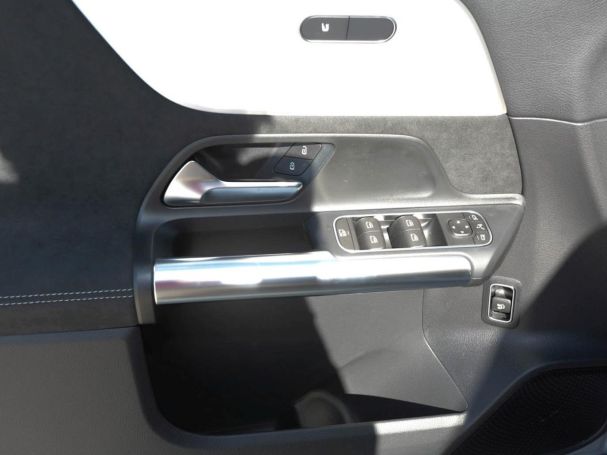 Mercedes-Benz GLA 220 d 4MATIC AMG MBUX Navi Panorama AHK 360° Mercedes-Benz GLA 220 d 4MATIC AMG MBUX Navi Panorama AHK 360°