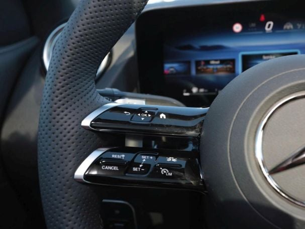 Mercedes-Benz GLA 220 d 4MATIC AMG MBUX Navi Panorama AHK 360° Mercedes-Benz GLA 220 d 4MATIC AMG MBUX Navi Panorama AHK 360°