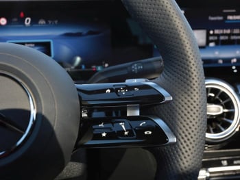 Mercedes-Benz GLA 220 d 4MATIC AMG MBUX Navi Panorama AHK 360°