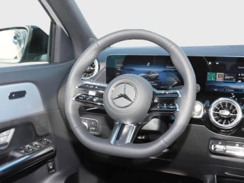 Mercedes-Benz GLA 220 d 4MATIC AMG MBUX Navi Panorama AHK 360°