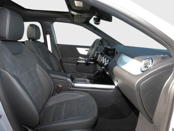 Mercedes-Benz GLA 220 d 4MATIC AMG MBUX Navi Panorama AHK 360°