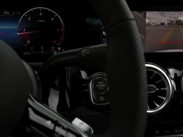 Mercedes-Benz GLA 220 d 4MATIC AMG Night Panorama AHK HUD 360° Mercedes-Benz GLA 220 d 4MATIC AMG Night Panorama AHK HUD 360°