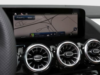 Mercedes-Benz GLA 220 d 4MATIC AMG Night Panorama AHK HUD 360°