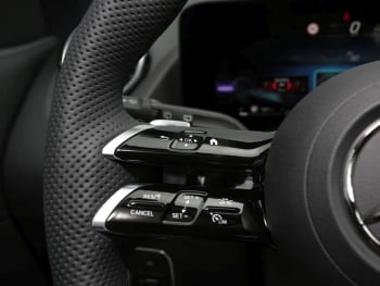 Mercedes-Benz GLA 220 d 4MATIC AMG Night Panorama AHK HUD 360°