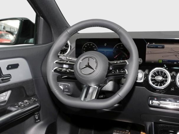 Mercedes-Benz GLA 220 d 4MATIC AMG Night Panorama AHK HUD 360° Mercedes-Benz GLA 220 d 4MATIC AMG Night Panorama AHK HUD 360°
