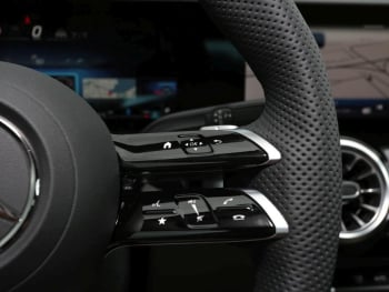 Mercedes-Benz GLA 220 d 4MATIC AMG Night Panorama AHK HUD 360°