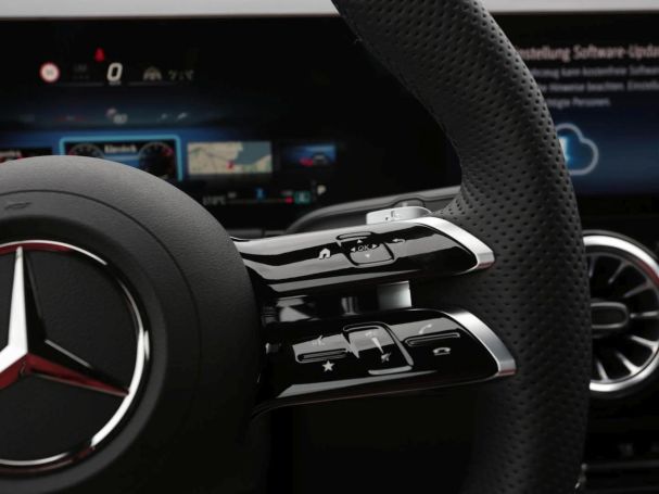 Mercedes-Benz GLA 220 d 4MATIC AMG Night 360° Panorama HeadUp Mercedes-Benz GLA 220 d 4MATIC AMG Night 360° Panorama HeadUp