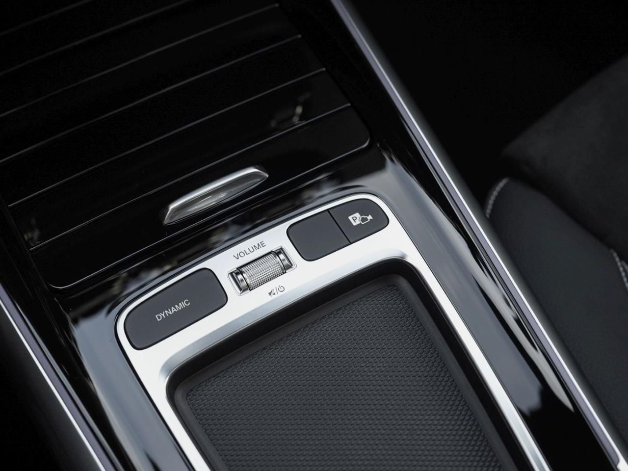 Mercedes-Benz GLA 220 d 4MATIC Night Distronic Navi 360°K AHK