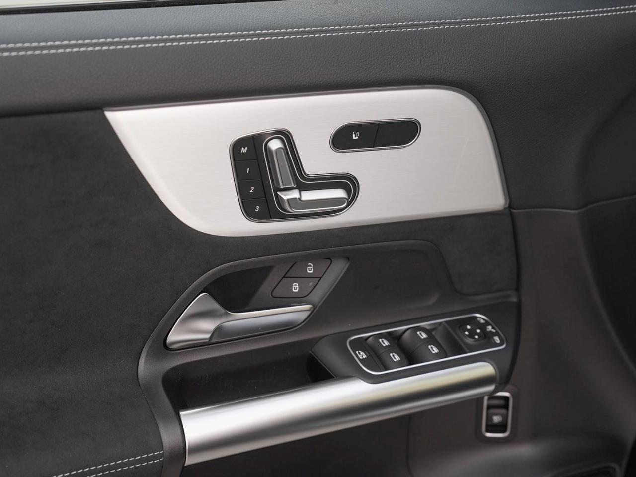 Mercedes-Benz GLA 220 d 4MATIC Night Distronic Navi 360°K AHK