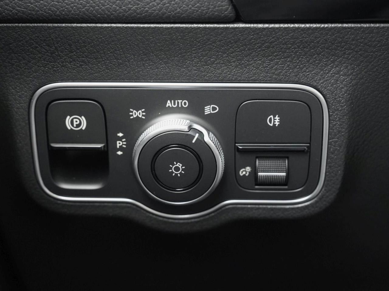 Mercedes-Benz GLA 220 d 4MATIC Night Distronic Navi 360°K AHK