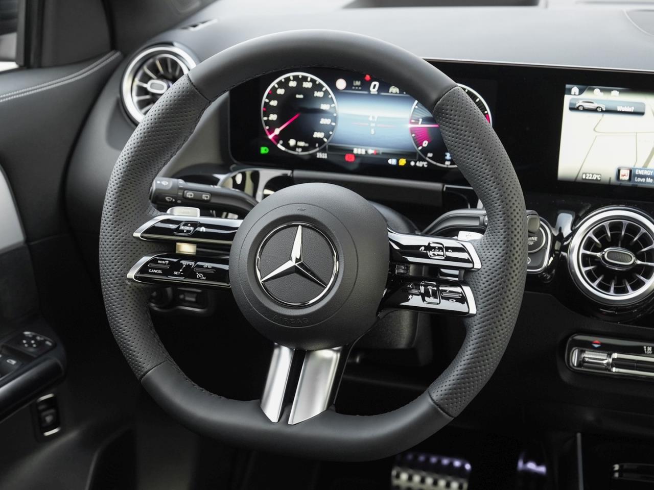 Mercedes-Benz GLA 220 d 4MATIC Night Distronic Navi 360°K AHK