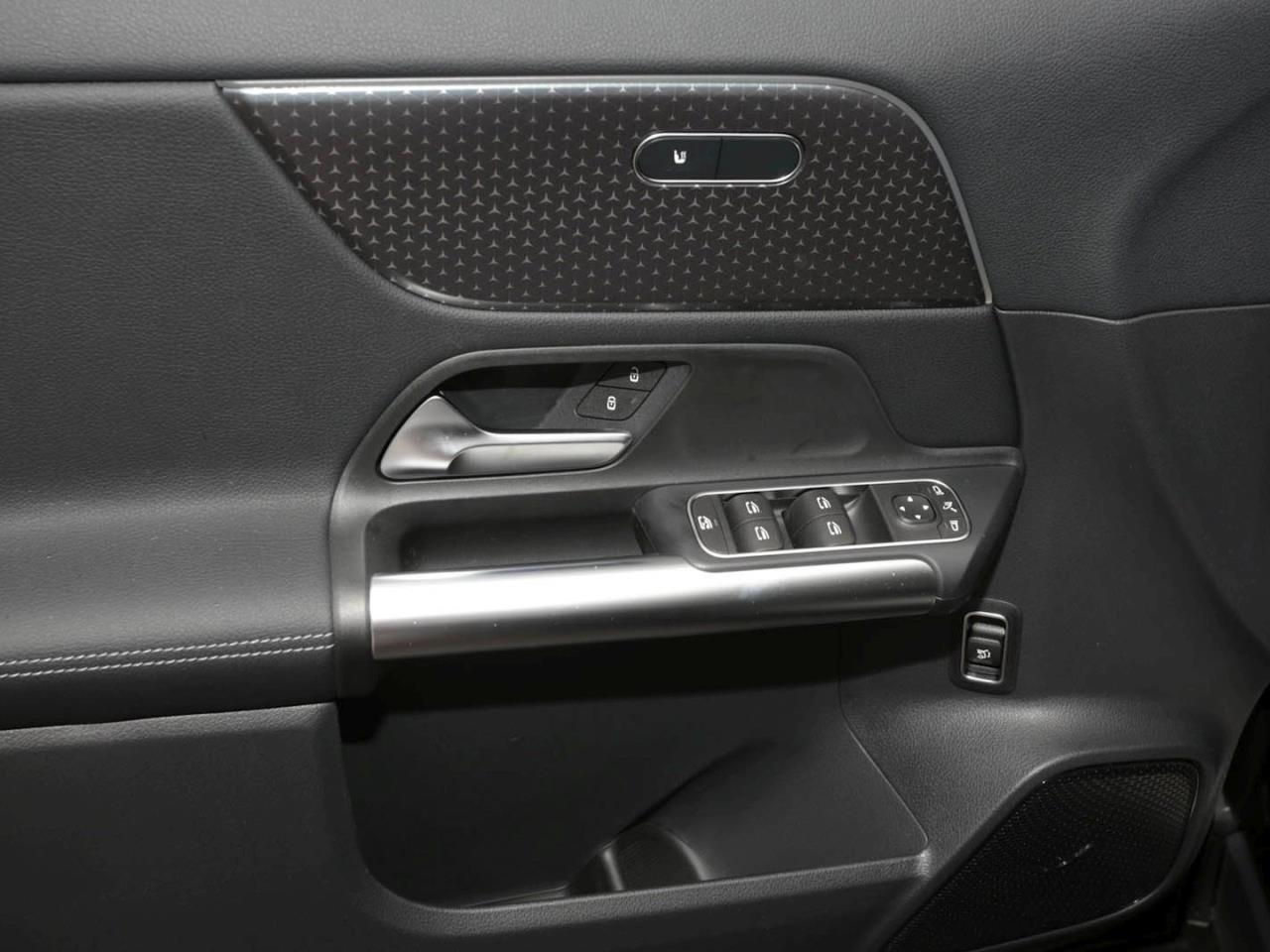 Mercedes-Benz GLA 220 d 4MATIC Progressive Night Panorama AHK Mercedes-Benz GLA 220 d 4MATIC Progressive Night Panorama AHK