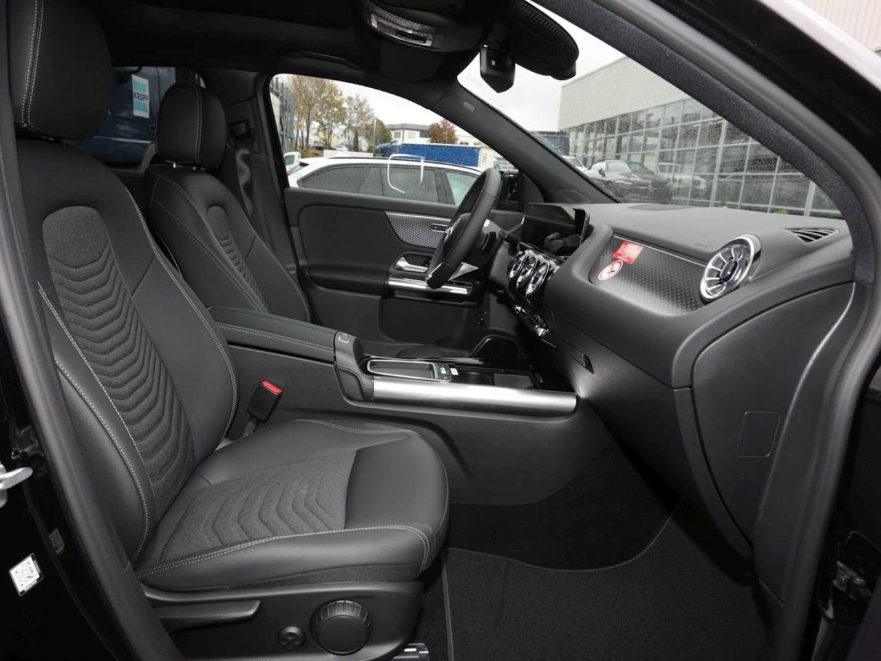 Mercedes-Benz GLA 220 d 4MATIC Progressive Night Panorama AHK Mercedes-Benz GLA 220 d 4MATIC Progressive Night Panorama AHK