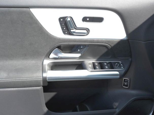 Mercedes-Benz GLA 220 d 4MATIC AMG Night Panorama AHK HUD 360° Mercedes-Benz GLA 220 d 4MATIC AMG Night Panorama AHK HUD 360°