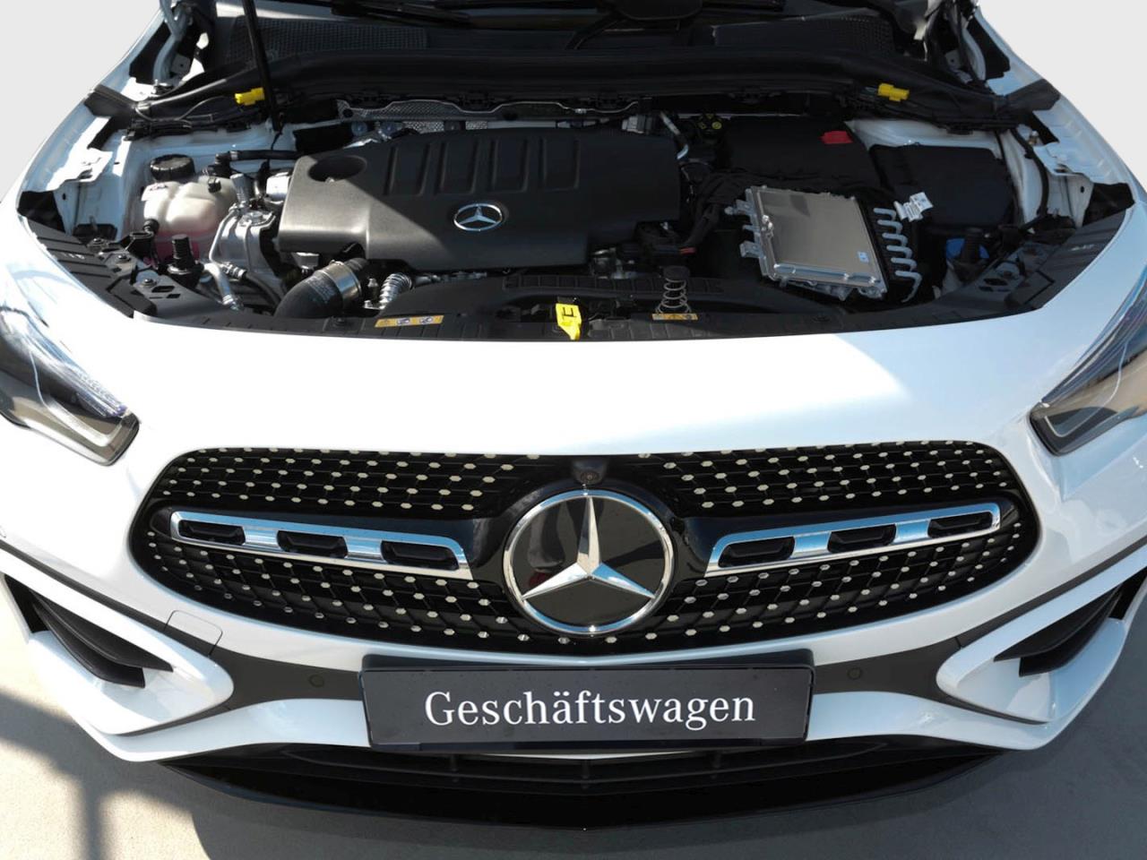 Mercedes-Benz GLA 220 d 4MATIC AMG Night Panorama AHK HUD 360°