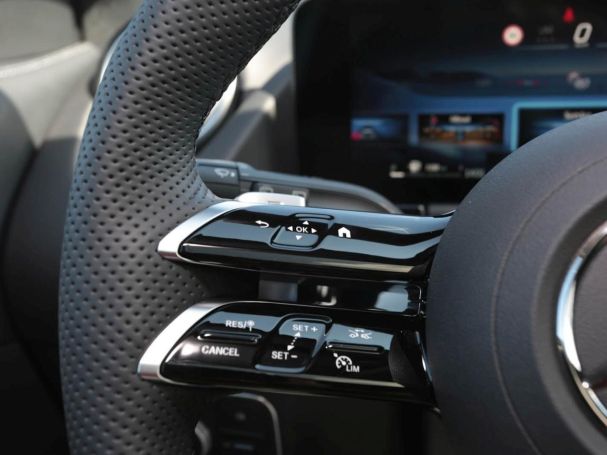 Mercedes-Benz GLA 220 d 4MATIC AMG Night Panorama AHK HUD 360° Mercedes-Benz GLA 220 d 4MATIC AMG Night Panorama AHK HUD 360°