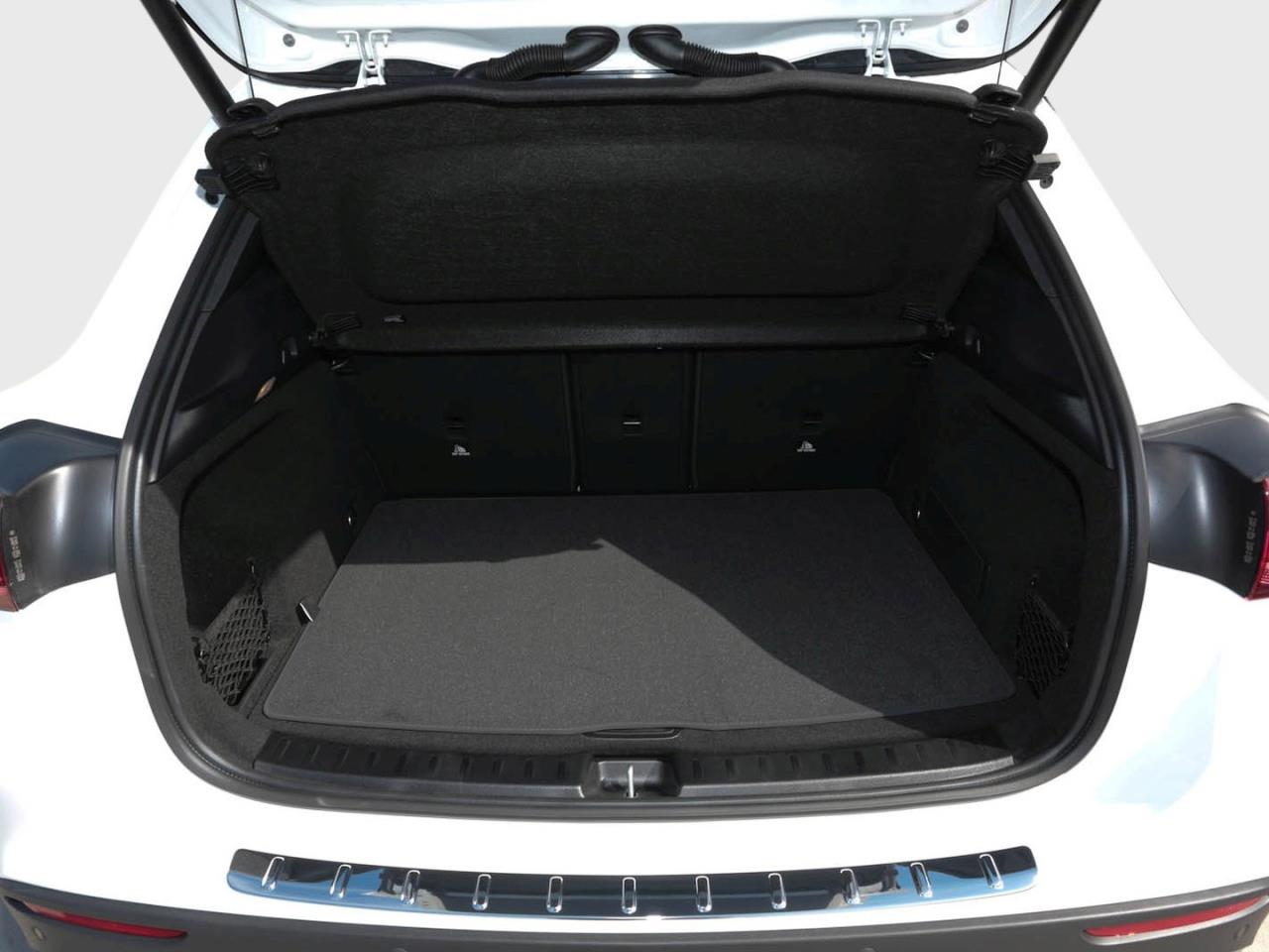 Mercedes-Benz GLA 220 d 4MATIC AMG Night Panorama AHK HUD 360°