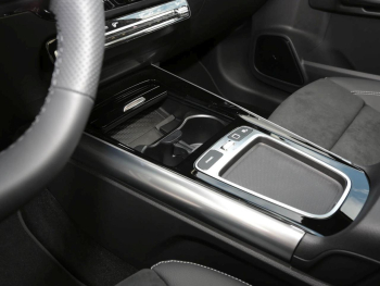 Mercedes-Benz GLA 220 d 4MATIC AMG Night Panorama AHK HUD 360°