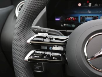 Mercedes-Benz GLA 220 d 4MATIC AMG Night Panorama AHK HUD 360°