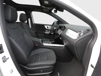 Mercedes-Benz GLA 220 d 4MATIC AMG Night Panorama AHK HUD 360°