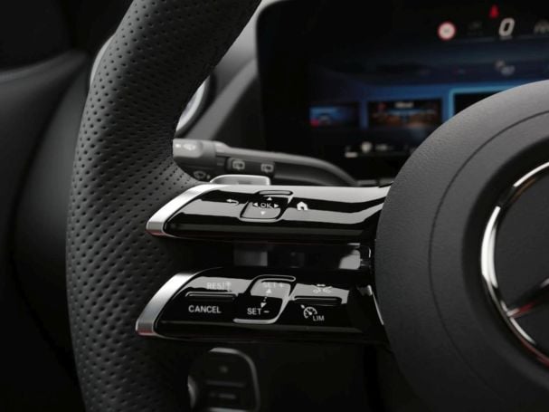 Mercedes-Benz GLA 220 d 4MATIC AMG Night Panorama AHK HeadUp Mercedes-Benz GLA 220 d 4MATIC AMG Night Panorama AHK HeadUp