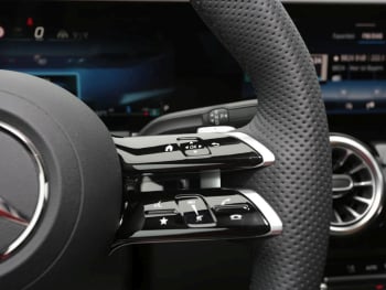 Mercedes-Benz GLA 220 d 4MATIC AMG Night Panorama AHK HeadUp