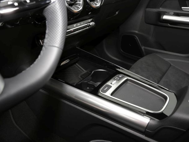 Mercedes-Benz GLA 220 d 4MATIC AMG Night Panorama HeadUp 360° Mercedes-Benz GLA 220 d 4MATIC AMG Night Panorama HeadUp 360°