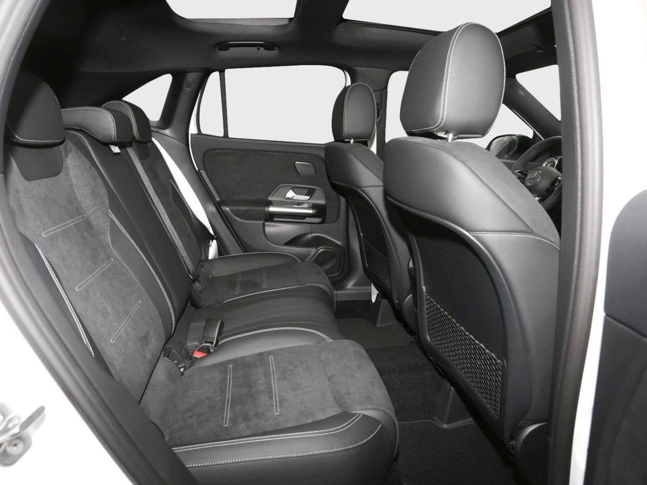 Mercedes-Benz GLA 220 d 4MATIC AMG Night Panorama 360° HeadUp