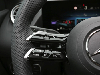 Mercedes-Benz GLA 220 d 4MATIC AMG Night Panorama 360° HeadUp