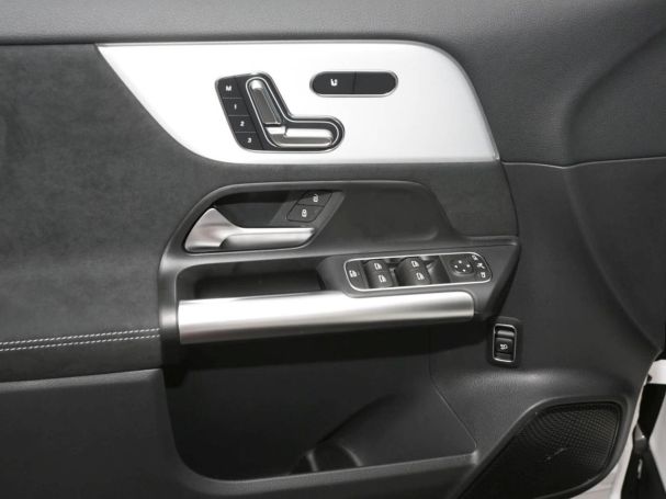 Mercedes-Benz GLA 220 d 4MATIC AMG Night Panorama 360° HeadUp Mercedes-Benz GLA 220 d 4MATIC AMG Night Panorama 360° HeadUp