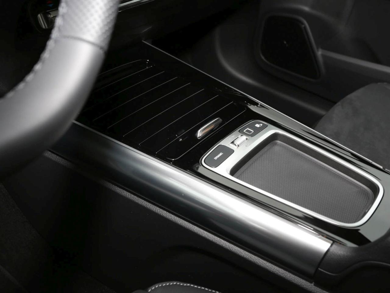 Mercedes-Benz GLA 220 d 4MATIC AMG Night Panorama 360° HeadUp