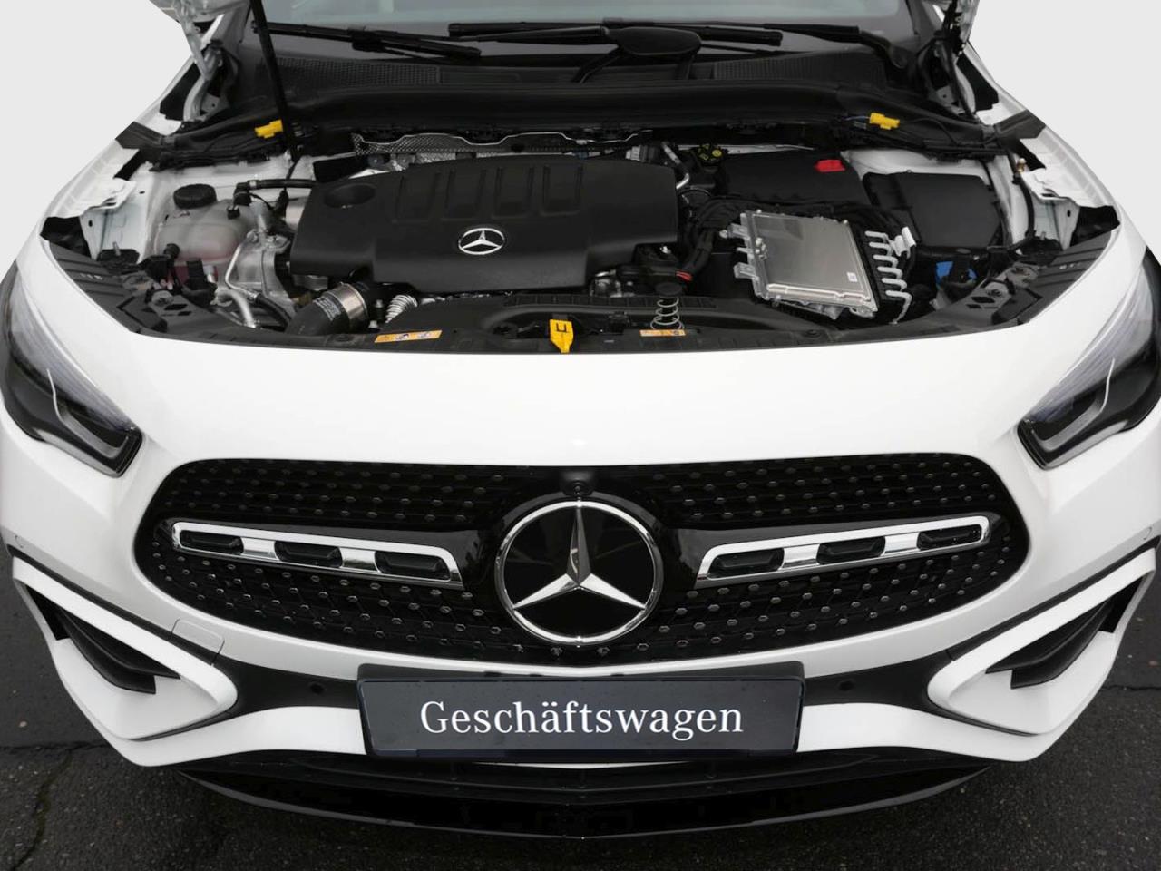 Mercedes-Benz GLA 220 d 4MATIC AMG Night Panorama 360° HeadUp