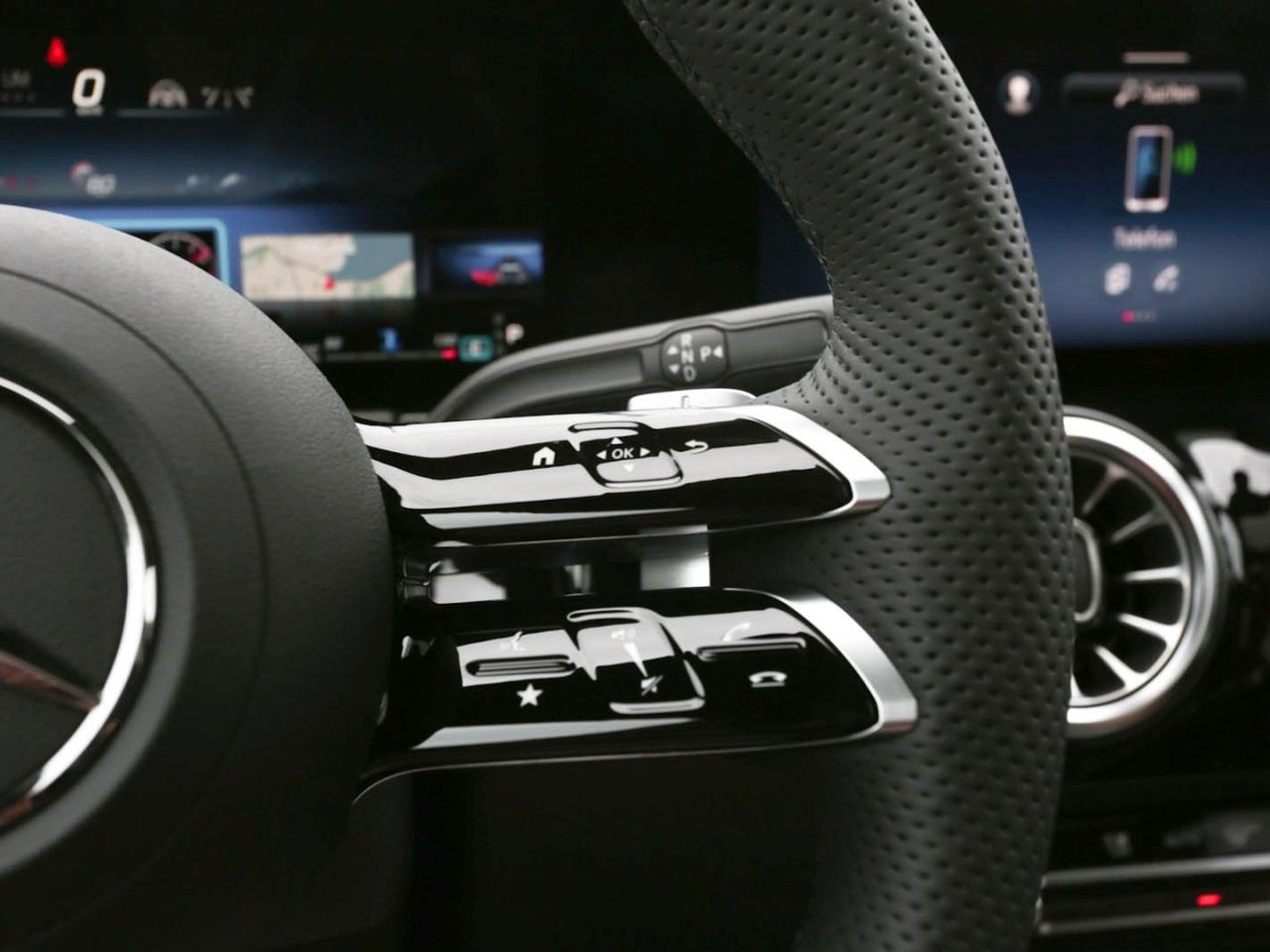 Mercedes-Benz GLA 220 d 4MATIC AMG Night Panorama 360° HeadUp