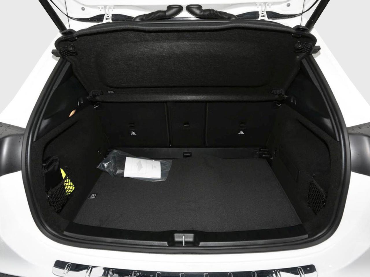 Mercedes-Benz GLA 220 d 4MATIC AMG Night Panorama 360° HeadUp