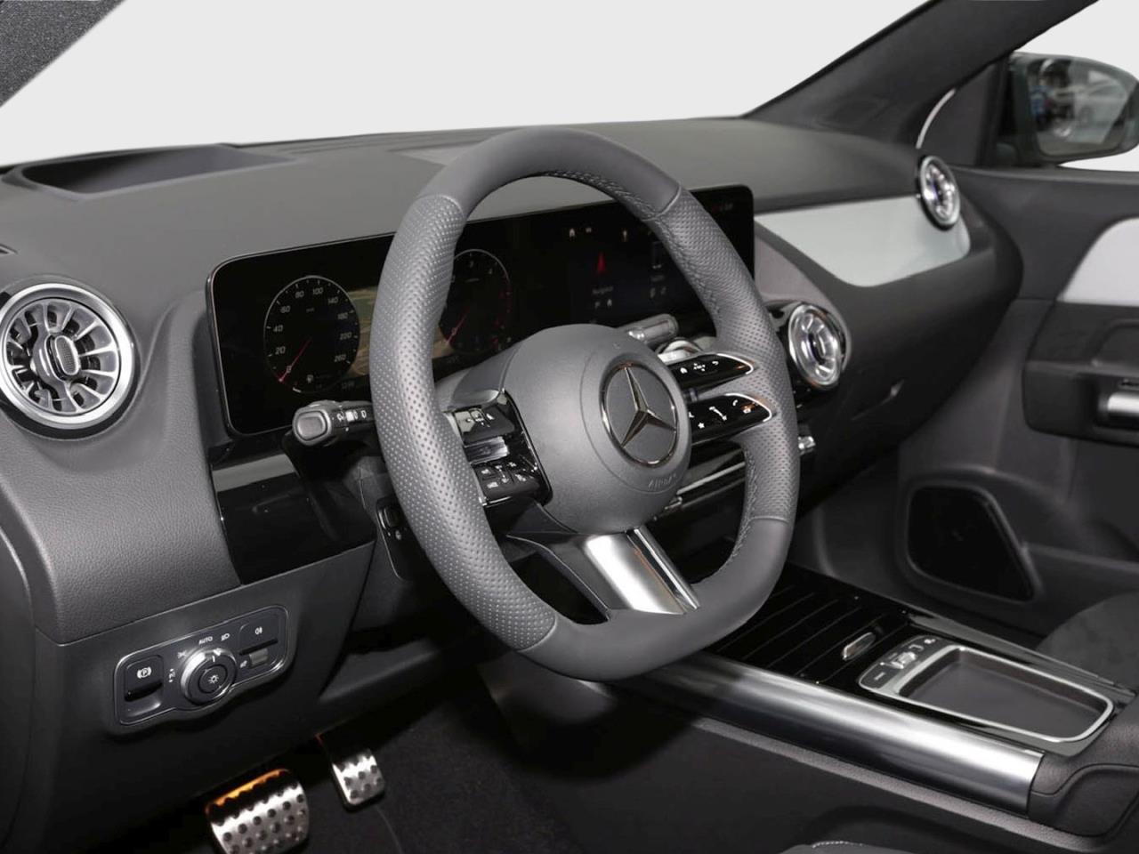 Mercedes-Benz GLA 220 d 4MATIC AMG Night Panorama 360° HeadUp