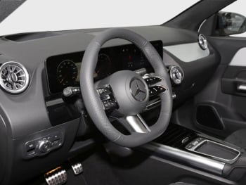Mercedes-Benz GLA 220 d 4MATIC AMG Night Panorama 360° HeadUp