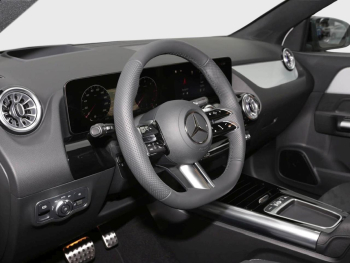 Mercedes-Benz GLA 220 d 4MATIC AMG Night Panorama 360° HeadUp
