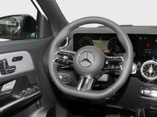 Mercedes-Benz GLA 220 d 4MATIC AMG Night Panorama 360° HeadUp Mercedes-Benz GLA 220 d 4MATIC AMG Night Panorama 360° HeadUp