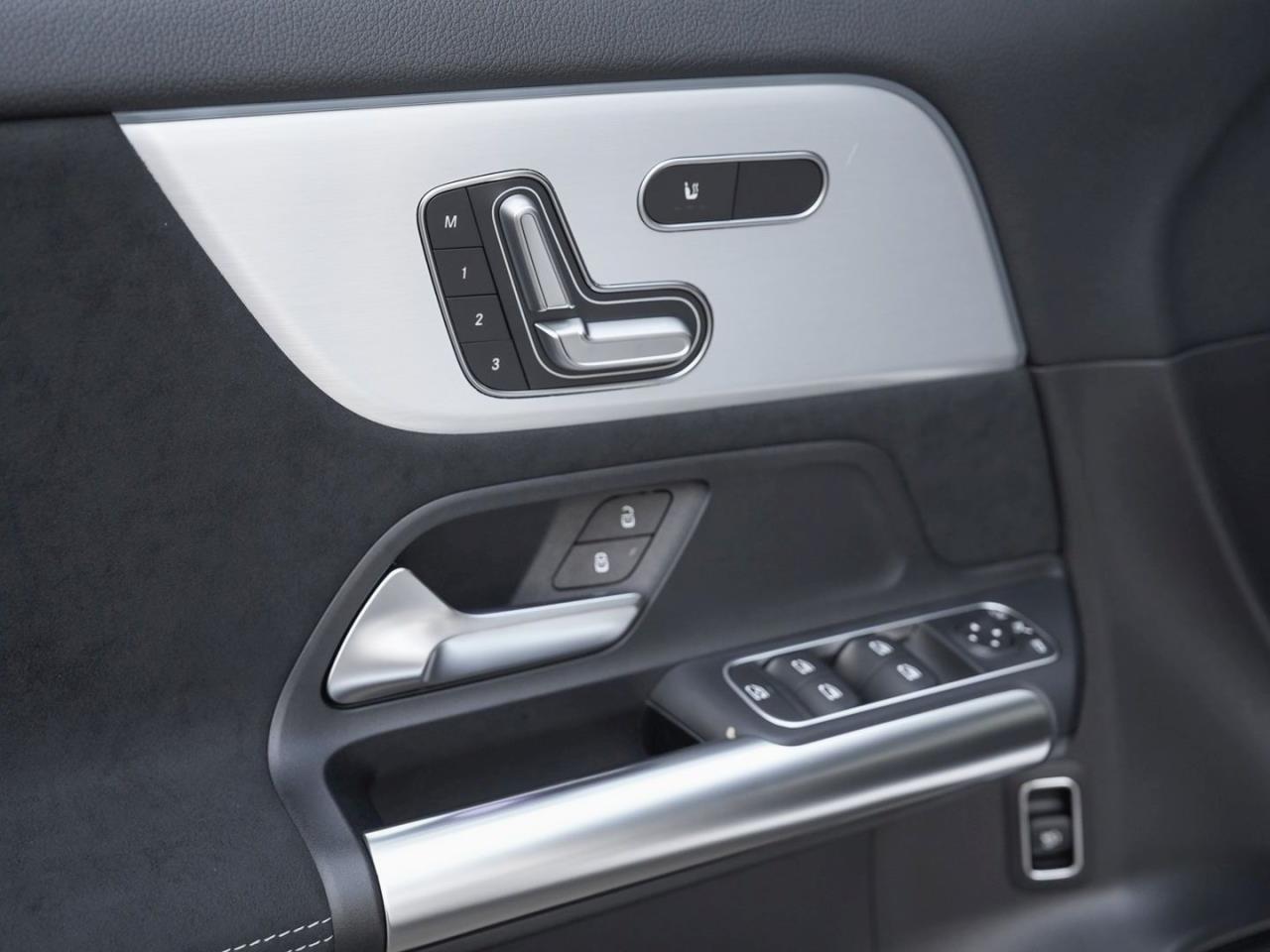 Mercedes-Benz GLA 220 d 4MATIC AMG Night Distronic Panorama