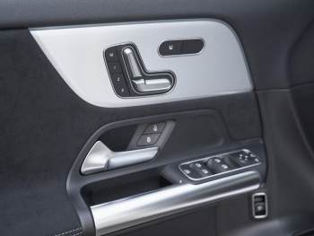 Mercedes-Benz GLA 220 d 4MATIC AMG Night Distronic Panorama