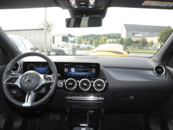 Mercedes-Benz GLA 250 4M Progressive Navi Panorama Memory AHK
