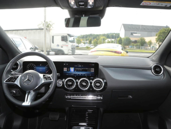Mercedes-Benz GLA 250 4M Progressive Navi Panorama Memory AHK